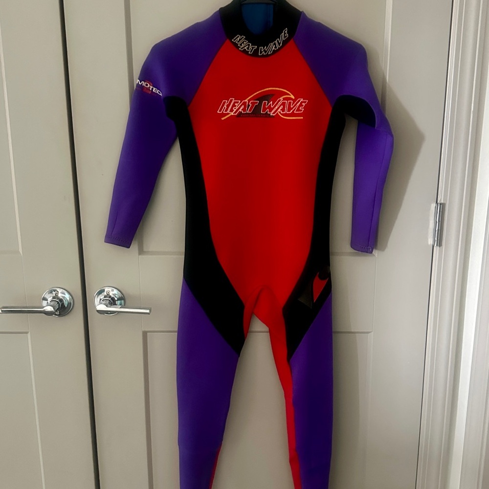 Vintage!  Nearly New, Heat Wave
Full Body Wet Suit!